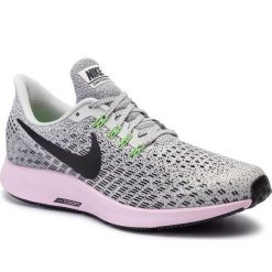 Buty NIKE - Air Zoom Pegasus 35 942855 011 Vast Grey/Black/Pink Foam. Szare buty sportowe damskie Nike, bez wzorów, z tworzywa sztucznego, sportowe, do biegania, nike zoom. W wyprzedaży za 419,00 zł.