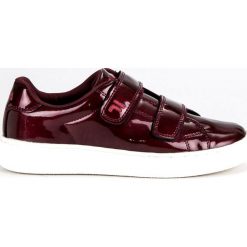 Czerwone Fila Upstage Velcro Low Wmn. Czerwone trampki i tenisówki damskie Fila, bez wzorów, ze skóry ekologicznej, bez zapięcia. W wyprzedaży za 309,00 zł.
