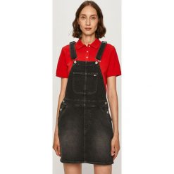 Tommy Jeans - Sukienka jeansowa. Szare sukienki damskie Tommy Jeans, na co dzień, s, z aplikacjami, z elastanu, casualowe, bez kołnierzyka, bez rękawów, mini, rozkloszowane. Za 449,90 zł.
