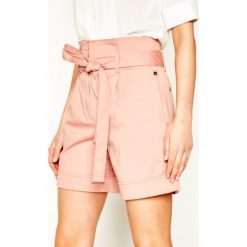Szorty materiałowe Calvin Klein Paper Bag K20K201769. Różowe szorty damskie Calvin Klein, bez wzorów, z elastanu. Za 449,00 zł.