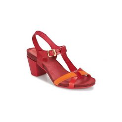 Sandały Kickers PIETRAME. Czerwone sandały damskie marki Kickers, bez wzorów, bez obcasa, bez zapięcia. Za 335,20 zł.