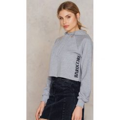 Bluzy damskie: NA-KD Krótka bluza z kapturem Hardcore – Grey