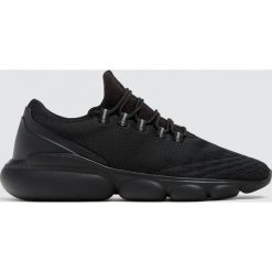 Czarne buty sportowe bubble. Czarne buty sportowe męskie marki Pull&Bear, bez zapięcia. Za 139,00 zł.