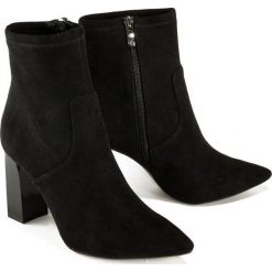 CAPRICE 25308-23 044 black stretch, botki damskie. Czarne botki damskie Caprice, bez obcasa, na obcasie, na zamek. Za 229,90 zł.