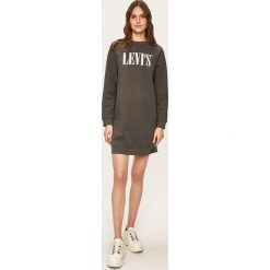 Levi's - Sukienka. Szare sukienki damskie Levi's®, na co dzień, s, z nadrukiem, z bawełny, casualowe, z okrągłym kołnierzem, z długim rękawem, długie, mini, proste. W wyprzedaży za 259,90 zł.
