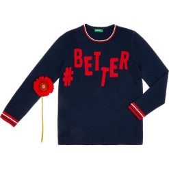 Sweter w kolorze granatowo-pomarańczowym. Pomarańczowe swetry chłopięce Benetton Kids, bez wzorów, z okrągłym kołnierzem. W wyprzedaży za 35,95 zł.