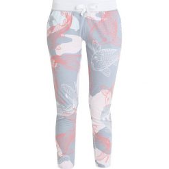 Juvia FISH PRINTED PANTS Spodnie treningowe smokey blue. Niebieskie bryczesy damskie Juvia, xs, z bawełny. Za 579,00 zł.