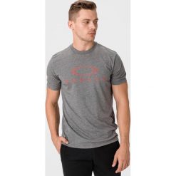 Oakley Bark Koszulka Szary. Szare podkoszulki męskie Oakley, m, z haftami, z bawełny, bez kołnierzyka, z krótkim rękawem, krótkie. Za 92,95 zł.