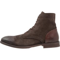 Buty zimowe męskie: H by Hudson YOAKLEY Botki sznurowane brown