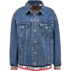 Levi's® BAGGY SPORT TAPE TRUCKER Kurtka jeansowa good sport. Niebieskie żakiety damskie Levi's®, s, bez wzorów, z bawełny. Za 399,00 zł.