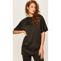 Answear - Bluzka. Czarne bluzki damskie ANSWEAR, na co dzień, s, bez wzorów, z poliesteru, casualowe, z okrągłym kołnierzem, z krótkim rękawem. W wyprzedaży za 79,90 zł.