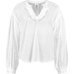 Bluzki asymetryczne: GAP RUFFLE V NECK SWISS DOT Bluzka white