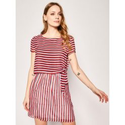 Sukienka codzienna Tommy Jeans DW0DW07922. Czerwone sukienki damskie Tommy Jeans, na co dzień, xs, bez wzorów, z poliesteru, bez kołnierzyka, bez rękawów, proste. Za 449,00 zł.