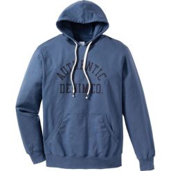 Bluza z kapturem i specjalnym krojem na wys. brzucha Regular Fit bonprix indygo. Niebieskie bluzy męskie rozpinane bonprix, l, z nadrukiem, z kapturem. Za 89,99 zł.