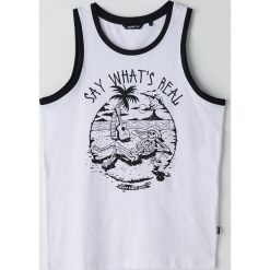 Tank top z kontrastową lamówka - Biały. Białe koszulki męskie Cropp, s, bez wzorów, z kontrastowym kołnierzykiem, bez rękawów. W wyprzedaży za 20,99 zł.