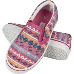 Soxo - Tenisówki dziecięce. Różowe trampki dziewczęce Soxo, bez wzorów, z gumy, bez zapięcia. Za 49,99 zł.