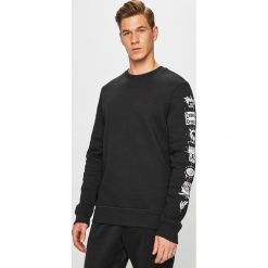 Reebok - Bluza. Czarne bluzy męskie Reebok, s, z nadrukiem, z elastanu, z okrągłym kołnierzem. W wyprzedaży za 199,90 zł.
