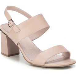 Buty damskie. Klapki damskie Wittchen, bez wzorów, ze skóry, na wysokim obcasie, na słupku. W wyprzedaży za 179,90 zł.