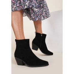 Czarne Zamszowe Botki Farmoira. Czarne botki damskie Renee, z zamszu, bez obcasa, na obcasie, bez zapięcia. Za 149,99 zł.