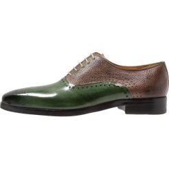 Melvin & Hamilton LEWIS 41 Oksfordki prato/new taupe. Zielone półbuty męskie marki Melvin & Hamilton, bez wzorów, ze skóry, na sznurówki. Za 759,00 zł.