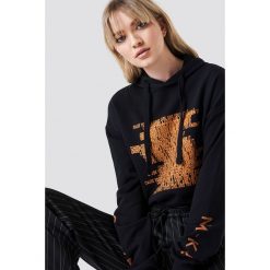 Bluzy damskie: NA-KD Bluza z kapturem Good Girl – Black