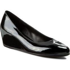 Półbuty HÖGL - 0-184204 Black 0100. Czarne półbuty damskie lakierowane marki HÖGL, z lakierowanej skóry, na koturnie. W wyprzedaży za 329,00 zł.