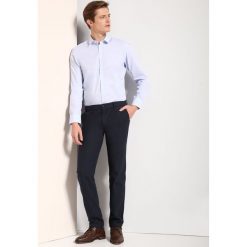 Koszula długi rękaw męska regular fit. Niebieskie koszule męskie na lato, m, z bawełny, eleganckie. W wyprzedaży za 39,99 zł.