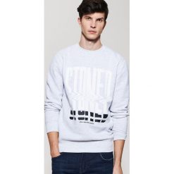 Bluzy męskie: Bluza z kontrastowym napisem – Jasny szar