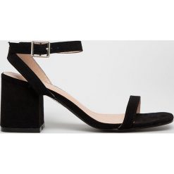 Public Desire - Sandały. Czarne sandały damskie Public Desire, bez wzorów, z materiału, bez obcasa, na obcasie, na klamry. W wyprzedaży za 99,90 zł.