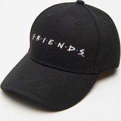 Czapka z daszkiem Friends - Czarny. Czarne czapki damskie House, bez wzorów. Za 35,99 zł.