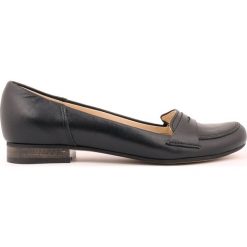 Klasyczne balerinki lordsy na 2 cm obcasie - skóra naturalna - model 025 - kolor czarny. Czarne baleriny damskie Zapato, bez wzorów, z jeansu, eleganckie, na niskim obcasie, na obcasie. W wyprzedaży za 173,40 zł.