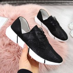 Buty sportowe damskie skórzane ażurowe czarne Jezzi - czarny. Czarne buty sportowe damskie Jezzi, bez wzorów, sportowe. Za 85,00 zł.