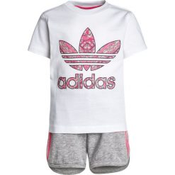 Adidas Originals SET Spodnie treningowe white/multicolor. Białe spodnie chłopięce marki adidas Originals, z bawełny. Za 149,00 zł.