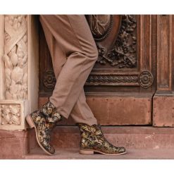 Botki z kokardą - skóra naturalna - model 458 - kolor złota mozaika. Żółte botki damskie Zapato, z jeansu, eleganckie, z okrągłym noskiem, bez obcasa, na płaskiej podeszwie, bez zapięcia. W wyprzedaży za 359,10 zł.