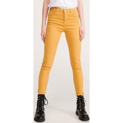 Spodnie push up - Żółty. Żółte spodnie damskie Reserved. W wyprzedaży za 49,99 zł.