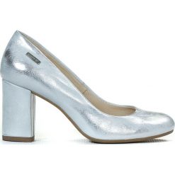 Srebrne czółenka na obcasie - skóra naturalna - model 042 - kolor srebrny przecierka. Szare czółenka damskie Zapato, w kolorowe wzory, z jeansu, z okrągłym noskiem. W wyprzedaży za 239,20 zł.