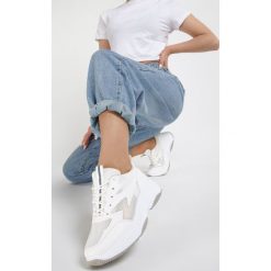 Białe Sneakersy Mibao. Białe sneakersy damskie Renee. Za 89,99 zł.