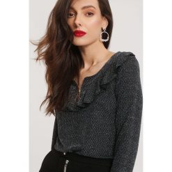 Czarna Bluzka Magnific. Czarne bluzki damskie marki other, xl, bez wzorów, z dzianiny, z okrągłym kołnierzem, z długim rękawem. Za 39,99 zł.