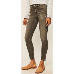 Tommy Jeans - Jeansy Nora. Szare jeansy damskie Tommy Jeans, bez wzorów, z elastanu. Za 539,90 zł.