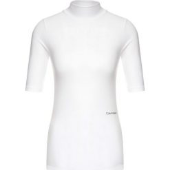 Bluzka Calvin Klein Turtle-Nk Pima Cotton Top Hs K20K201100. Białe topy damskie Calvin Klein, m, bez wzorów, z elastanu, bez kołnierzyka. W wyprzedaży za 149,00 zł.