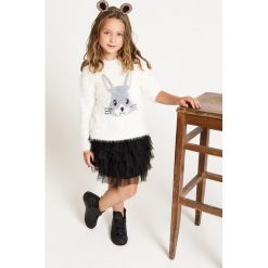 Blukids - Sweter dziecięcy 98-128 cm. Szare swetry dziewczęce marki Blukids, z dzianiny, z okrągłym kołnierzem. W wyprzedaży za 59,90 zł.