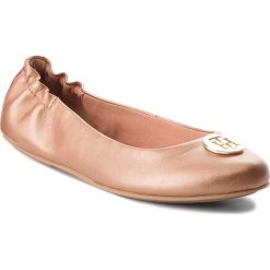 Baleriny TOMMY HILFIGER - Pearlized Leather Ballerina FW0FW03412 Summer Cognac 929. Żółte klasyczne baleriny damskie marki TOMMY HILFIGER, na co dzień, ze skóry. W wyprzedaży za 259,00 zł.