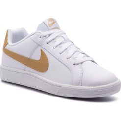 Buty NIKE - Court Royale 749747 106 White/Club Gold. Białe półbuty męskie Nike, na co dzień, bez wzorów, ze skóry ekologicznej, eleganckie, bez zapięcia. W wyprzedaży za 189,00 zł.