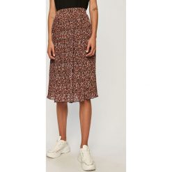 Answear - Spódnica Answear Lab. Czerwone spódniczki damskie ANSWEAR, na co dzień, s, w kwiaty, z poliesteru, casualowe, midi, rozkloszowane. Za 119,90 zł.