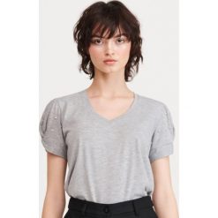T-shirt z dekoracyjnymi rękawami - Jasny szary. Szare t-shirty damskie Reserved, s, bez wzorów, bez kołnierzyka. Za 49,99 zł.