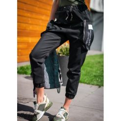 Spodnie ,,BOJÓWKI" czarne. Czarne spodnie damskie Divinostyle, s, bez wzorów, z elastanu. Za 189,00 zł.