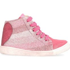 Sneakersy w kolorze różowym. Różowe trampki dziewczęce Agatha Ruiz de la Prada, bez wzorów, na sznurówki. W wyprzedaży za 152,95 zł.
