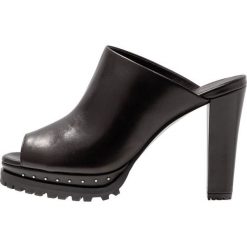 AllSaints LUCIA Klapki black. Czarne klapki damskie marki AllSaints, bez wzorów, ze skóry, bez obcasa. Za 1049,00 zł.