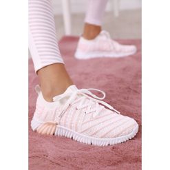 Damskie buty sportowe HELRA PINK. Różowe buty sportowe damskie IVET, bez wzorów, sportowe. W wyprzedaży za 119,00 zł.
