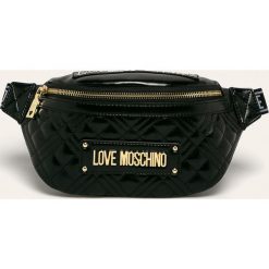 Love Moschino - Nerka. Czarne nerki damskie Love Moschino, w paski, ze skóry ekologicznej, pikowane, z aplikacjami. W wyprzedaży za 469,90 zł.